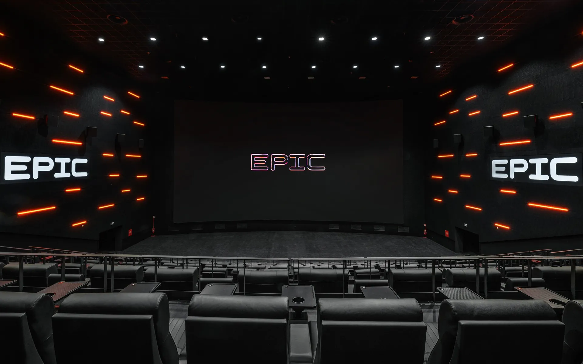 sala Epic, suono tridimensionale, colori strabilianti, schermo più grande